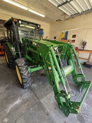 Image of John Deere 5065E equipment image 4