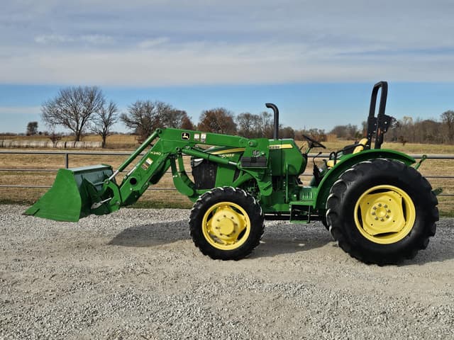 Image of John Deere 5065E equipment image 3