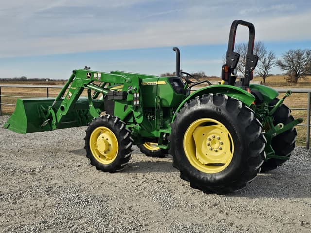 Image of John Deere 5065E equipment image 4