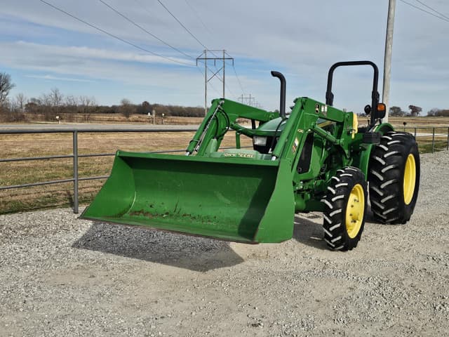 Image of John Deere 5065E equipment image 2