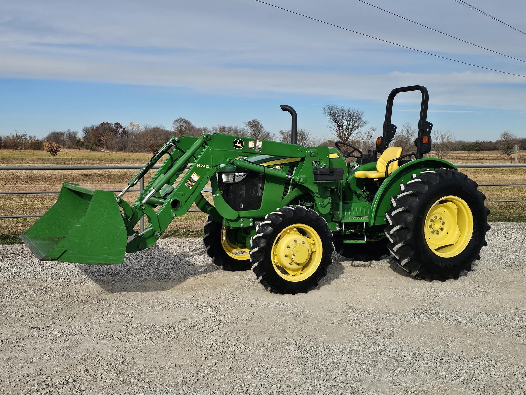 2015 John Deere 5065E Equipment Image0