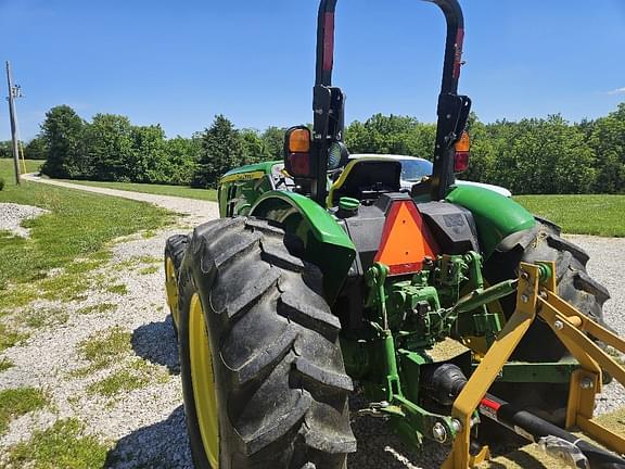 Image of John Deere 5065E equipment image 4