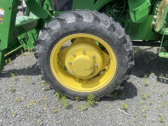 Image of John Deere 5065E equipment image 4