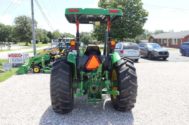 Image of John Deere 5065E equipment image 3