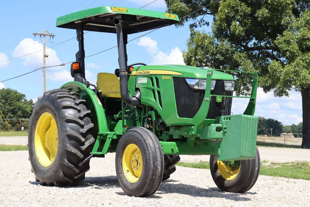 Image of John Deere 5065E Primary image