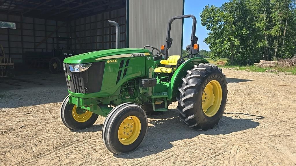 Image of John Deere 5065E Primary image