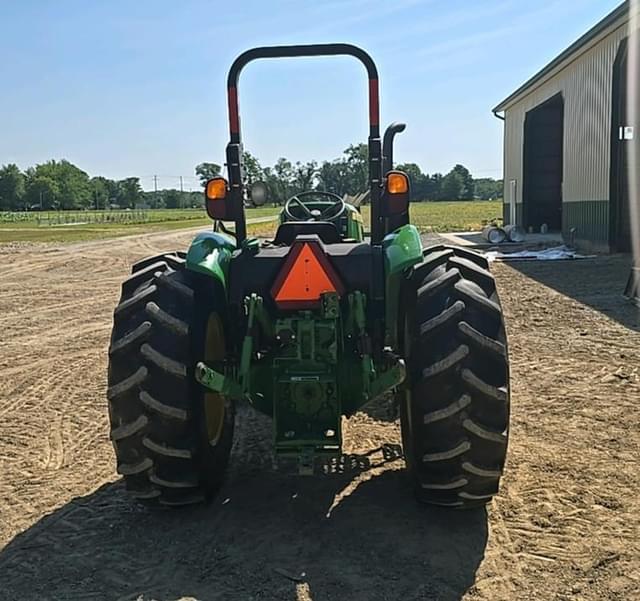 Image of John Deere 5065E equipment image 4