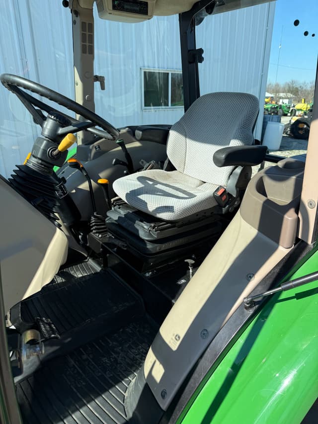 Image of John Deere 5075E equipment image 4