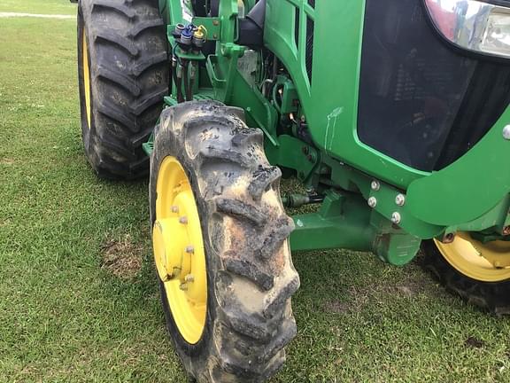 Image of John Deere 5075E equipment image 3