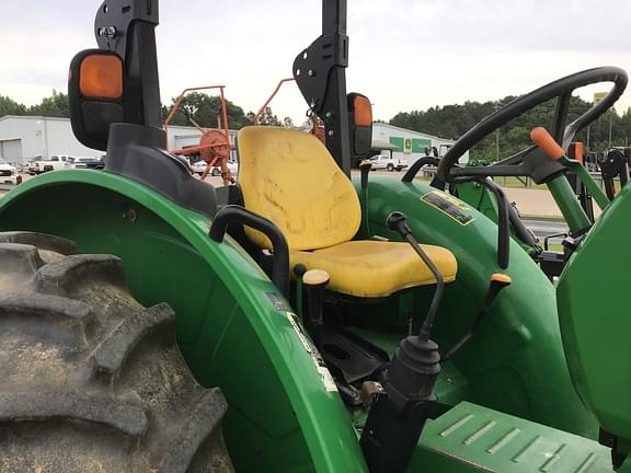 Image of John Deere 5075E equipment image 4