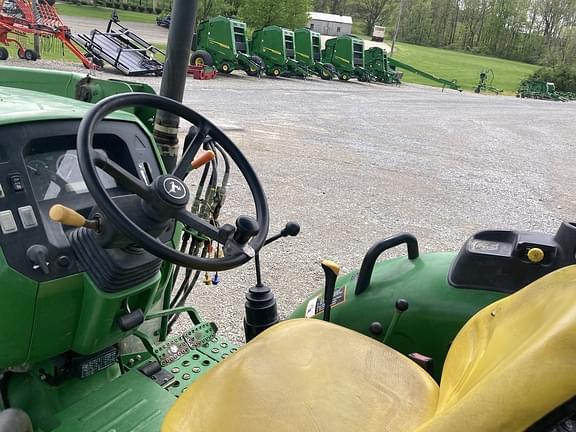 Image of John Deere 5075E equipment image 4