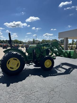 Image of John Deere 5075E equipment image 3