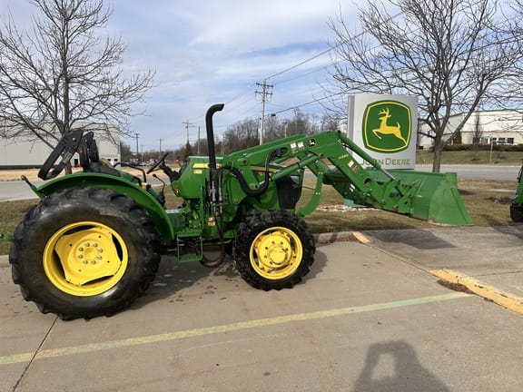 2015 John Deere 5075E Equipment Image0