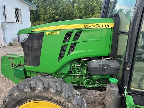 Image of John Deere 5075E equipment image 4