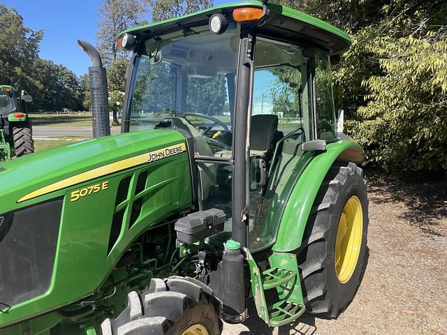 Image of John Deere 5075E equipment image 4