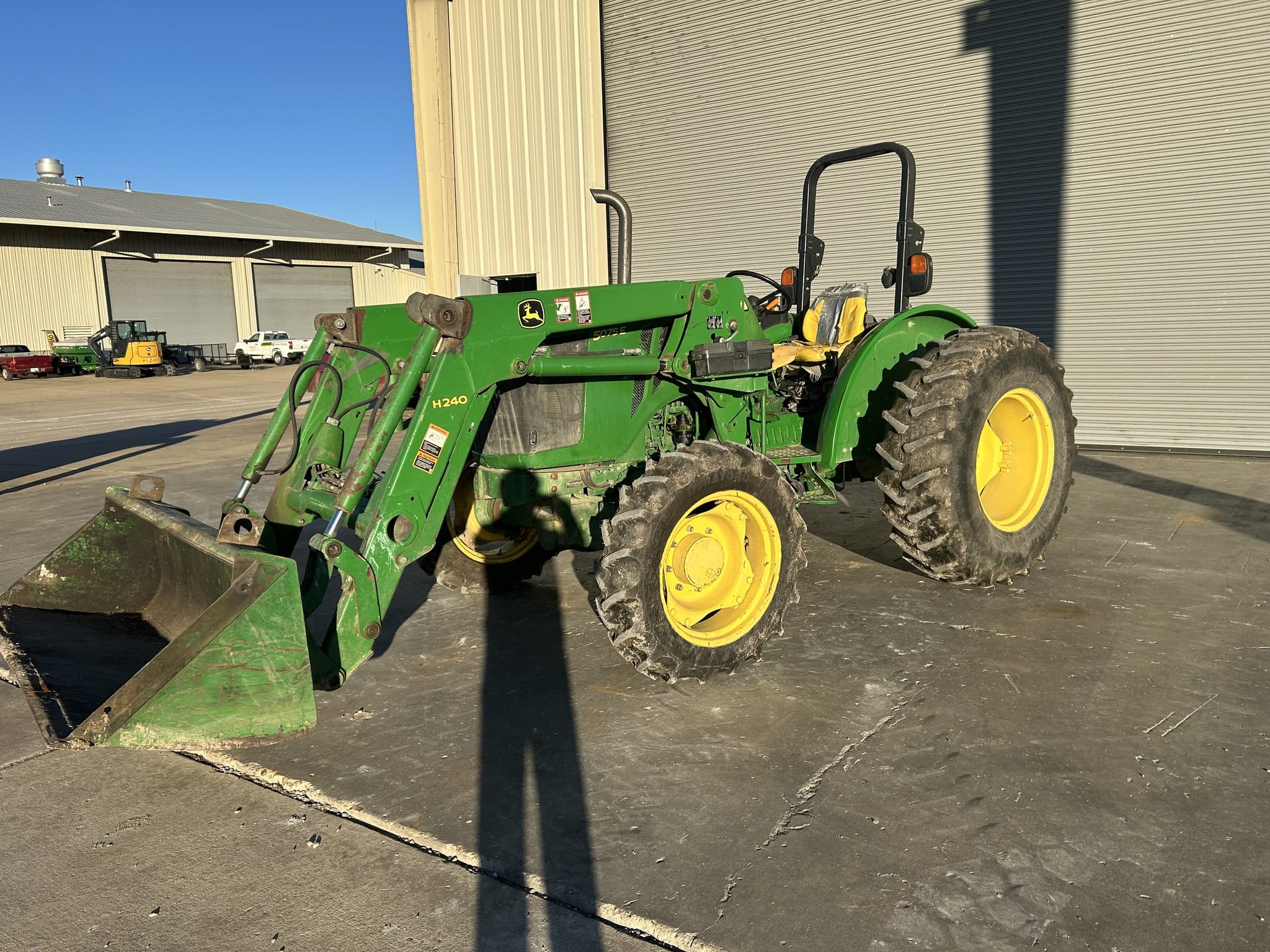 2015 John Deere 5075E Equipment Image0