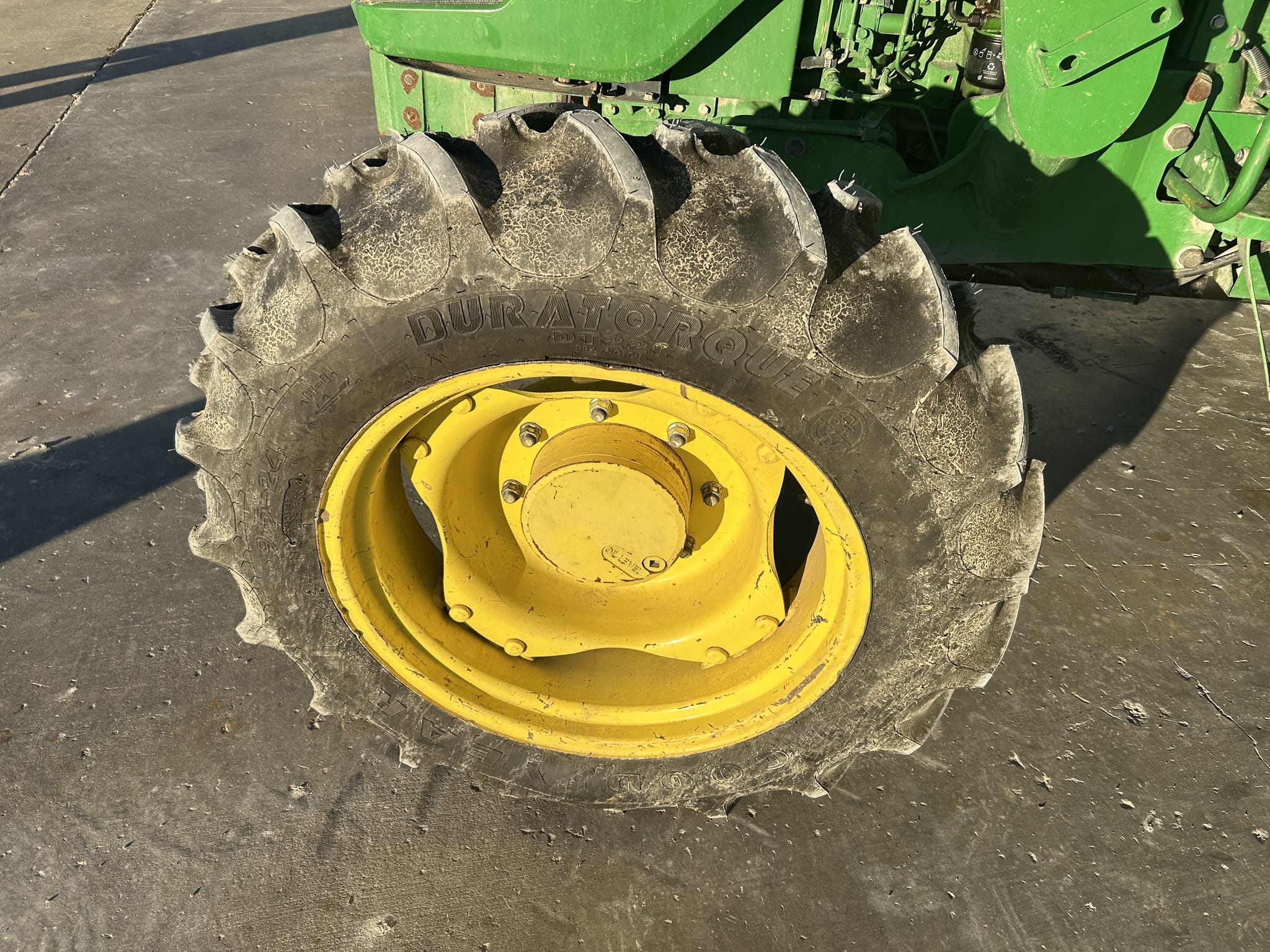 2015 John Deere 5075E Equipment Image0