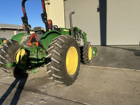 Image of John Deere 5075E equipment image 4