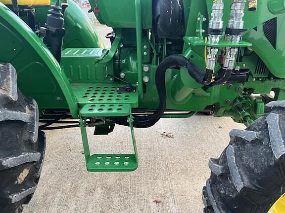 Image of John Deere 5075E equipment image 2