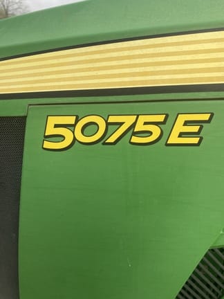 2015 John Deere 5075E Equipment Image0