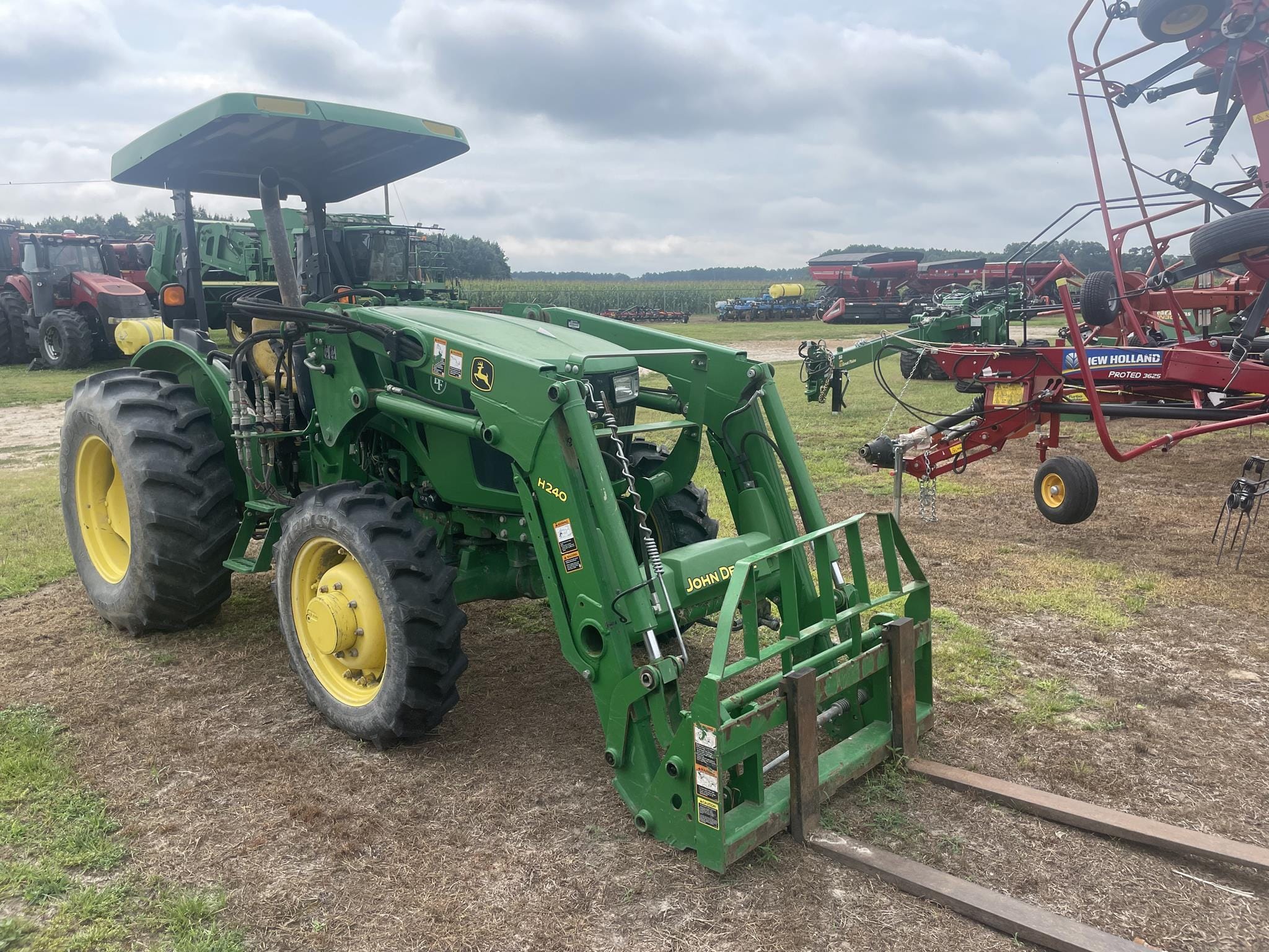 2015 John Deere 5075E Equipment Image0