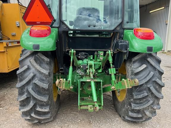 Image of John Deere 5075E equipment image 4