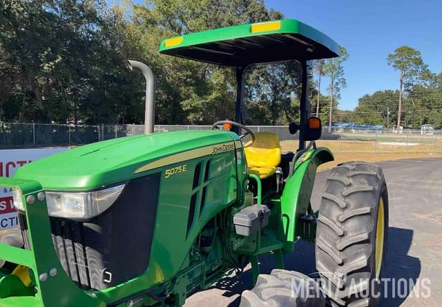 Image of John Deere 5075E equipment image 2