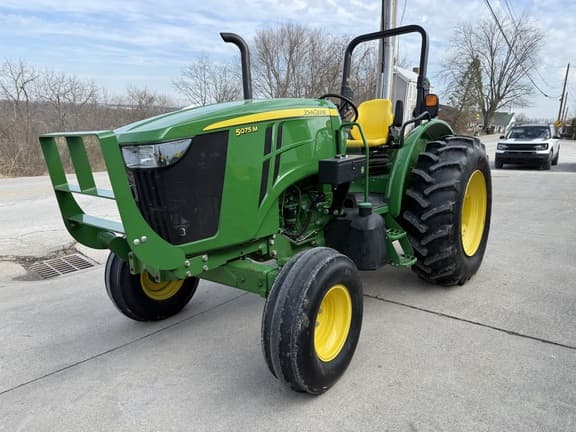 Image of John Deere 5075M equipment image 4