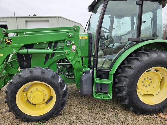 Image of John Deere 5075M equipment image 1