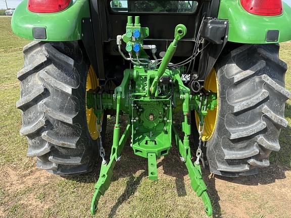 Image of John Deere 5085E equipment image 3
