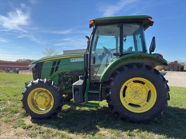 Image of John Deere 5085E equipment image 3