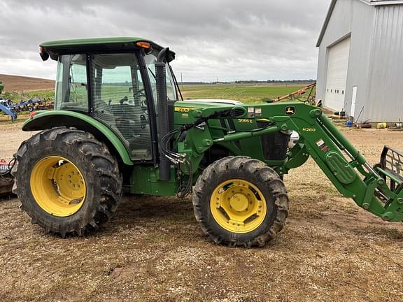 Image of John Deere 5085E equipment image 1