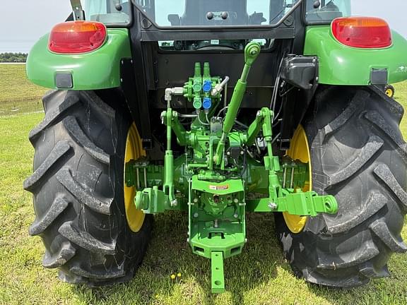 Image of John Deere 5085E equipment image 3