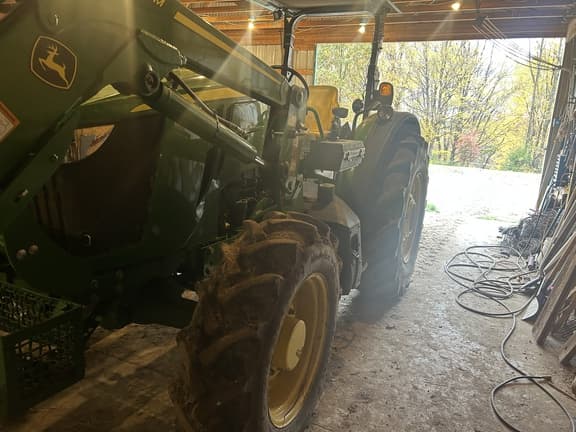 Image of John Deere 5085E equipment image 2