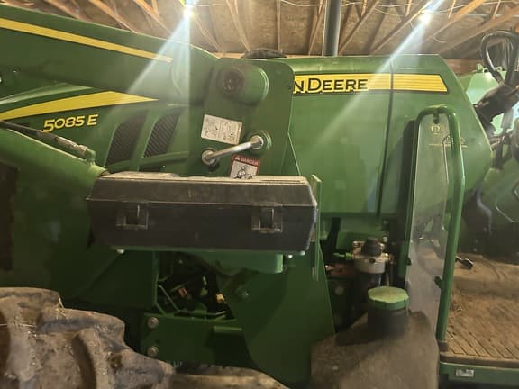 Image of John Deere 5085E equipment image 4