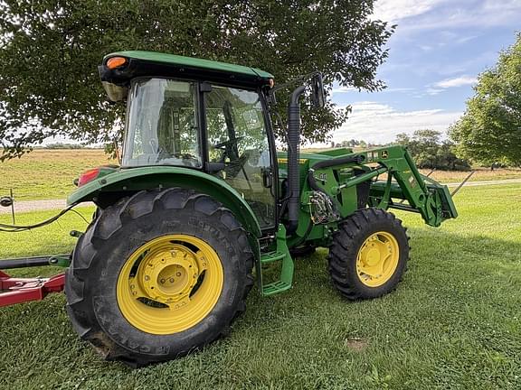 Image of John Deere 5085E equipment image 2