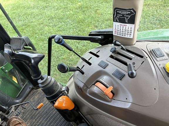 Image of John Deere 5085E equipment image 3
