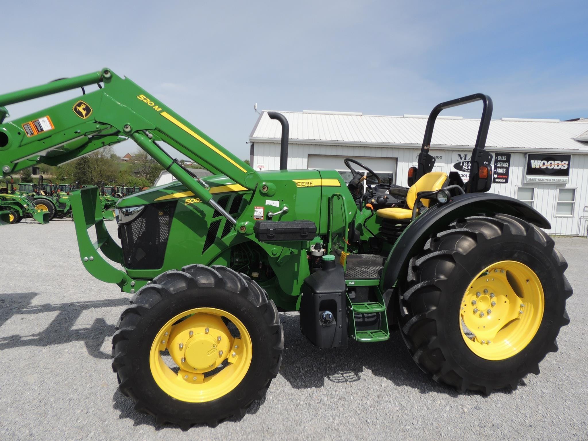 2015 John Deere 5085E Equipment Image0