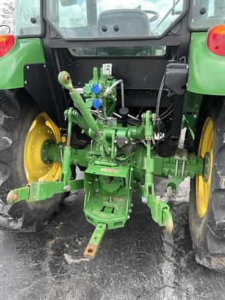 Image of John Deere 5085E equipment image 4