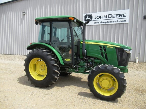 2015 John Deere 5085E Equipment Image0