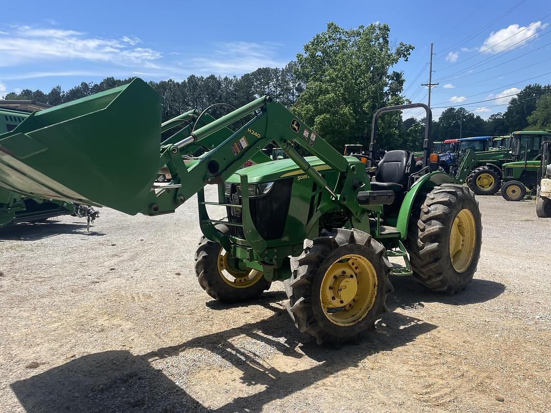 Image of John Deere 5085E Primary image
