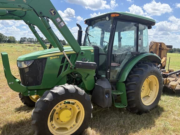 Image of John Deere 5085E equipment image 4