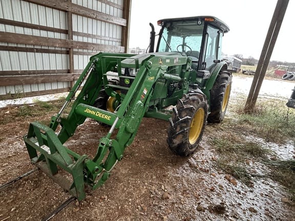 2015 John Deere 5085E Equipment Image0