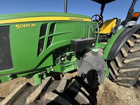 Image of John Deere 5085M equipment image 1