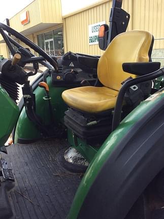 Image of John Deere 5085M equipment image 4