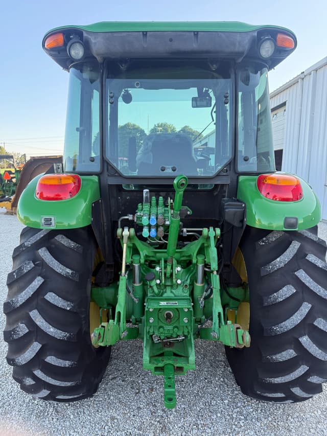 Image of John Deere 5085M equipment image 3