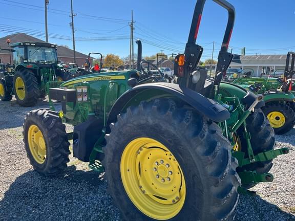 Image of John Deere 5085M equipment image 2