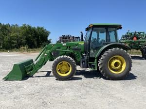 2015 John Deere 5100E Image