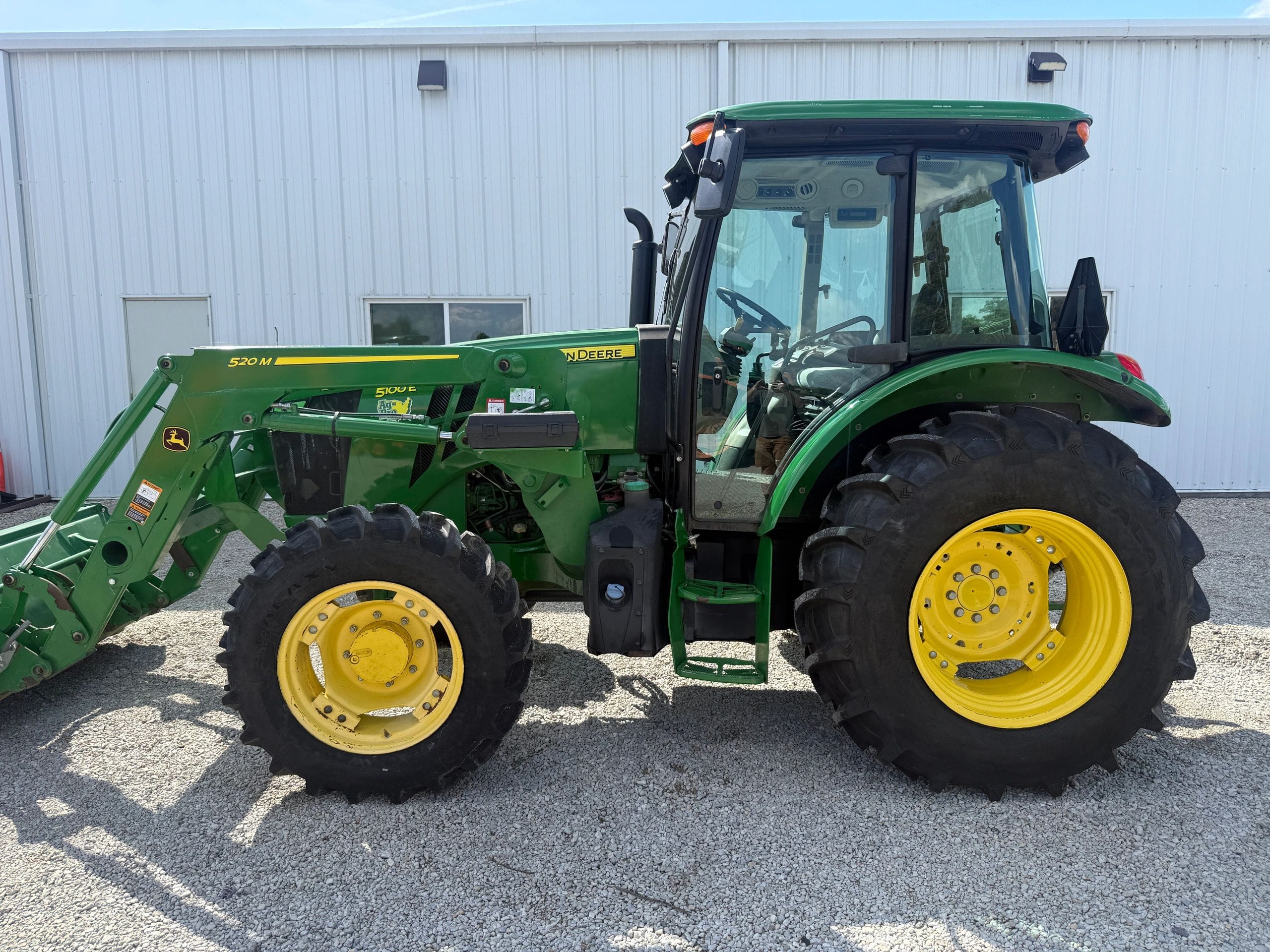 2015 John Deere 5100E Equipment Image0