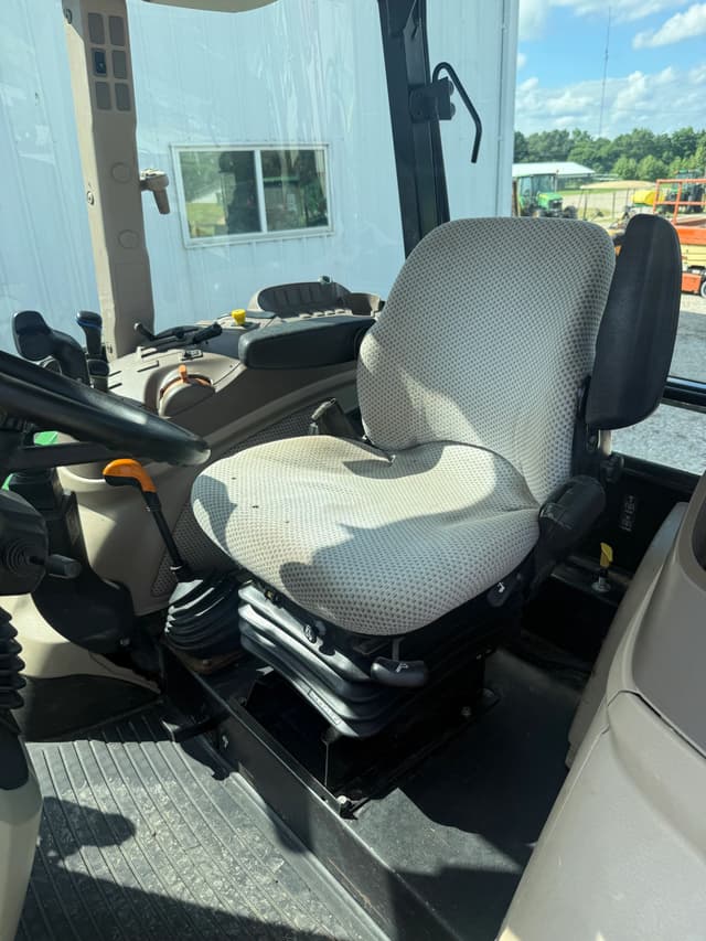Image of John Deere 5100E equipment image 4